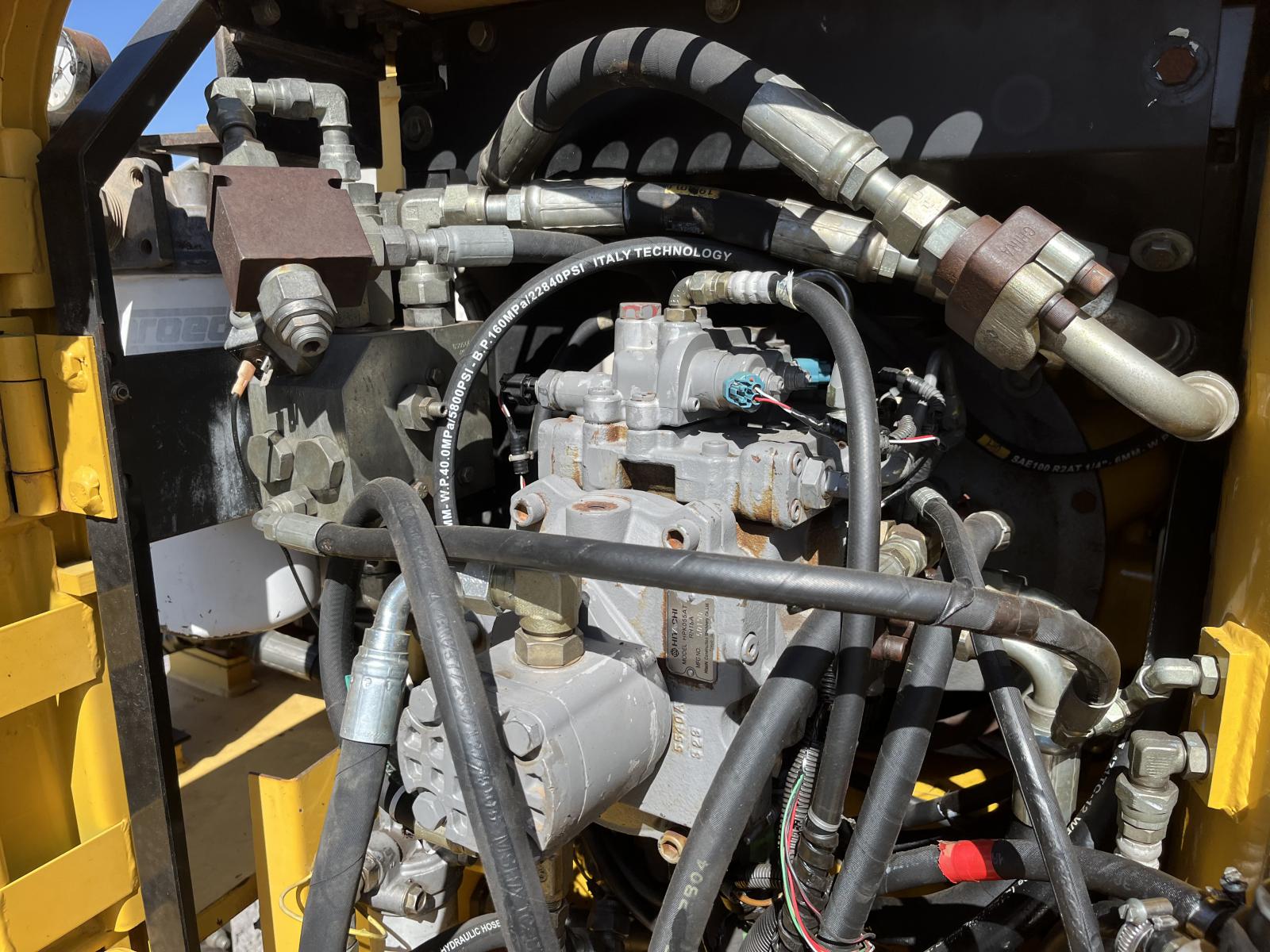 ./imagenes/INVOICE/2019/15909/JOHN-DEERE-TCM120C (18).JPG